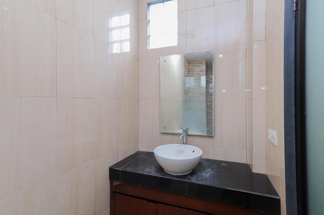 Urbanview Hotel Wg Jimbaran Bali Ungasan Exteriör bild